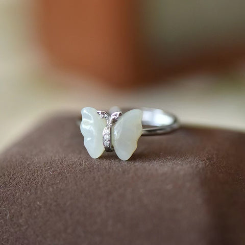 1584 Cincin Kupu-kupu Giok Hetian Giok Alami Ukuran 10 * 12mm Giok baik-baik saja dan hangat, gaya yang indah, sudah termasuk pajak pengiriman.