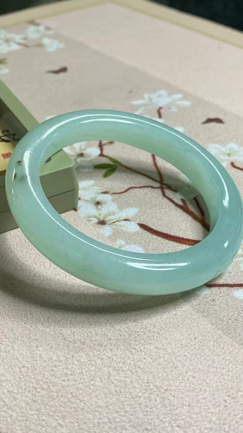 Gelang Jelly Celestite Giok Cui Jade Alami Ukuran 62-64mm Ukuran 63.7mm Lebar Sisi 12.4mm Giok terjadi secara alami Pola acak termasuk Pajak Pengiriman