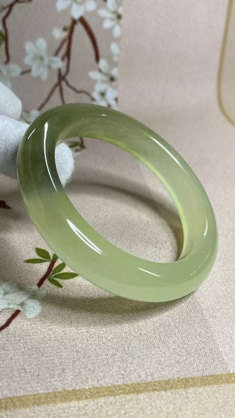 Gelang Lukisan Pemandangan Giok Cui Fine Ukuran 57-59mm Ukuran 58.7mm Lebar Sisi 12.9mm Giok terjadi secara alami Pola acak Termasuk pajak pengiriman.