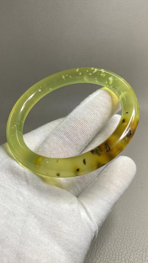 Gelang Gelang Giok Bunga Giok Cui Alami Ukuran 61-63mm Ukuran 62.3mm Lebar Sisi 11mm Giok adalah Pola Bunga yang muncul secara alami Acak Termasuk Pajak Pengiriman