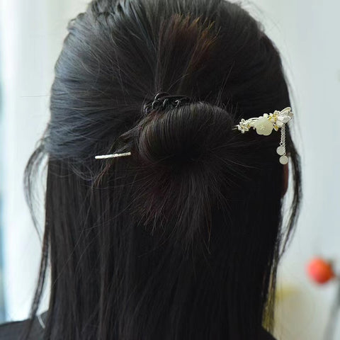 3051-4 Jepit Rambut Rumbai Rumbai Bunga Plum Hetian Jade Alami 925 Tatahan Perak Ukuran 13 * 13mm Giok bersih, halus dan hangat, gaya yang indah.