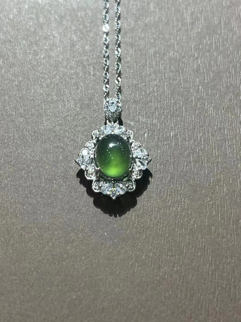 Kalung Giok Alami Ukuran 10 * 8mm Ditetapkan dalam 925 Perak Giok bersih dan halus Termasuk ongkos kirim dan pajak.