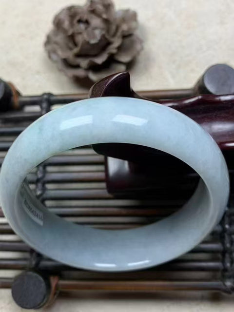 Gelang barang dari batu giok alami Ukuran 60 * 16,9 * 7,5 mm Batu giok terbentuk secara alami Pola acak Termasuk pajak pengiriman