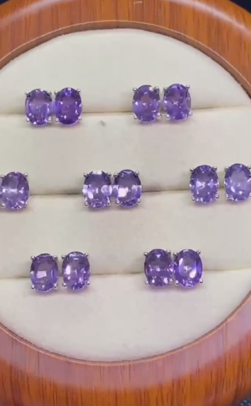 Anting-anting batu kecubung alami yang terbuat dari perak 925, ukuran 8 * 6mm, dengan cangkir perak yang lebih tebal, gaya yang indah, sudah termasuk pajak pengiriman.