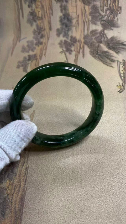 Gelang giok hijau penuh giok Xiuyan yang indah, giok mengambang, kehidupan kekayaan, diameter dalam 65,8mm, lebar samping 14,3mm, batu alam dihasilkan secara alami, polanya acak, termasuk pajak pengiriman