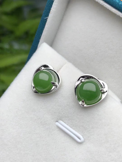 Anting Giok Giok Hetian Giok Alami 925 Setting Perak Ukuran 8mm Giok bersih dan halus Gaya Sudah termasuk pajak pengiriman.
