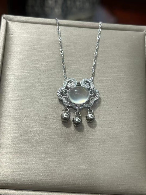 Kalung Kunci Ruyi Giok Cui Giok Alami 925 pengaturan perak Giok bersih dan halus Ukuran 10 * 8mm Pengiriman dan pajak sudah termasuk.