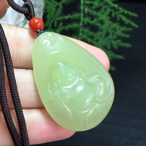 Liontin Buddha Tersenyum Giok Hetian Jade Alami & nbsp; Ukuran 31.1 * 44.8mm Tekstur halus dan gaya hangat Sudah termasuk pajak pengiriman.