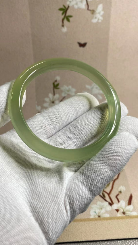 Gelang Giok Cui Halus Ukuran 62-64mm Ukuran 63.1mm Lebar 11mm Giok terjadi secara alami Pola acak Termasuk pajak pengiriman.