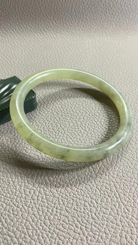Gelang Gelang Kecantikan Batu Giok Cui Alami Ukuran 59-61mm Ukuran 60.4mm Batu giok semuanya terjadi secara alami Pola acak termasuk pajak pengiriman