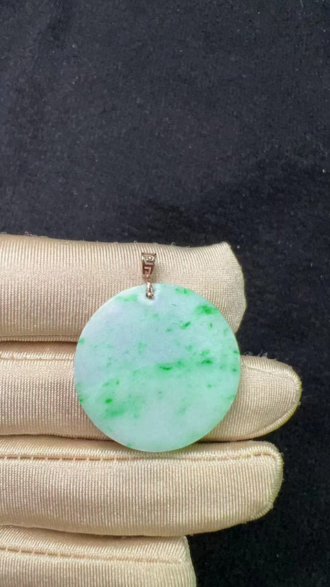 Barang alami Jadeite Peace Plakat Perdamaian kepala gesper emas 18k Pengerjaan yang indah Warna pedas Giok halus dan hangat 👍 Hemat biaya Ukuran 28.28.3.5mm Sudah termasuk pajak pengiriman