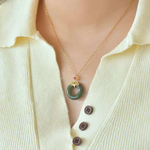 5774-2 Kalung Cincin Perdamaian Giok Hetian Giok Alami Ukuran 20 * 20mm 925 Perak Tatahan Giok adalah gaya yang halus dan hangat dan indah.