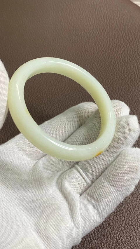 Gelang Putih Tulang Giok Cui Giok Alami Ukuran 52-54mm Ukuran 53.3mm Lebar Sisi 10.5mm Giok semuanya terjadi secara alami Pola acak termasuk pajak pengiriman