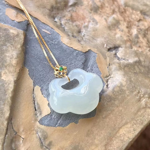 Giok Giok Hetian Alami Emas dan Kalung Giok Pengaturan Emas 18k Giok bersih, halus dan hangat Ukuran 24 * 18mm Giok bersih, halus dan hangat Termasuk ongkos kirim dan pajak.