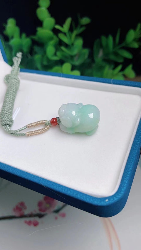 Liontin Piggy Pendant dari batu giok alami, pola yang indah, batu giok yang bersih dan halus, gaya yang indah, sudah termasuk pajak pengiriman.