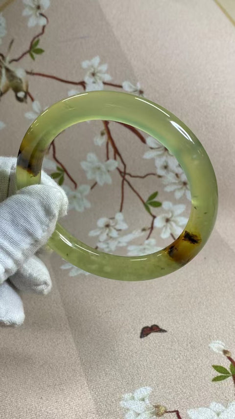 Gelang Giok Bunga Giok Cui Giok Alami Ukuran 59-61mm Ukuran 60.4mm Lebar Sisi 10.1mm Giok terjadi secara alami Pola acak Pengiriman dan pajak sudah termasuk.