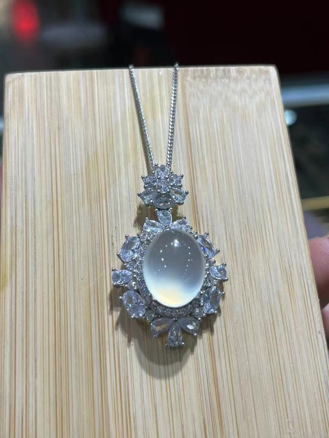 Kalung Giok Alami dari perak 925, bersih, halus dan hangat, ukuran 16 * 13mm, sudah termasuk ongkos kirim dan pajak.