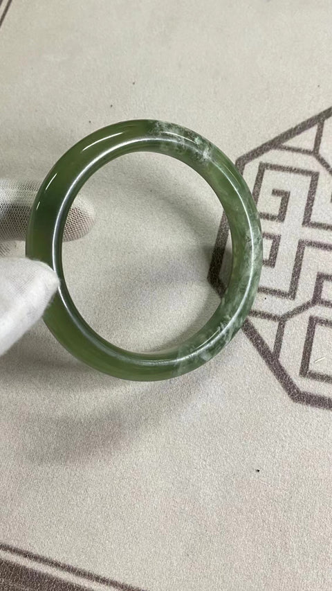 Gelang Milkcap Titi Giok Hijau Cui Giok Alami Ukuran 63-65mm Ukuran 64.5mm Lebar Sisi 12mm Giok terjadi secara alami Pola acak Termasuk ongkos kirim dan pajak