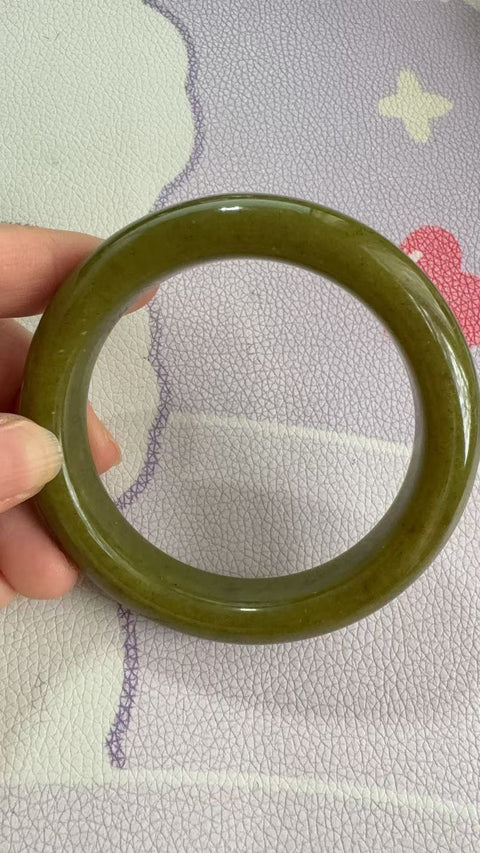 Gelang giok Xiuyan yang indah, diameter dalam: 60mm, lebar samping 14,4mm, batu alam dihasilkan secara alami, polanya acak, termasuk pajak pengiriman