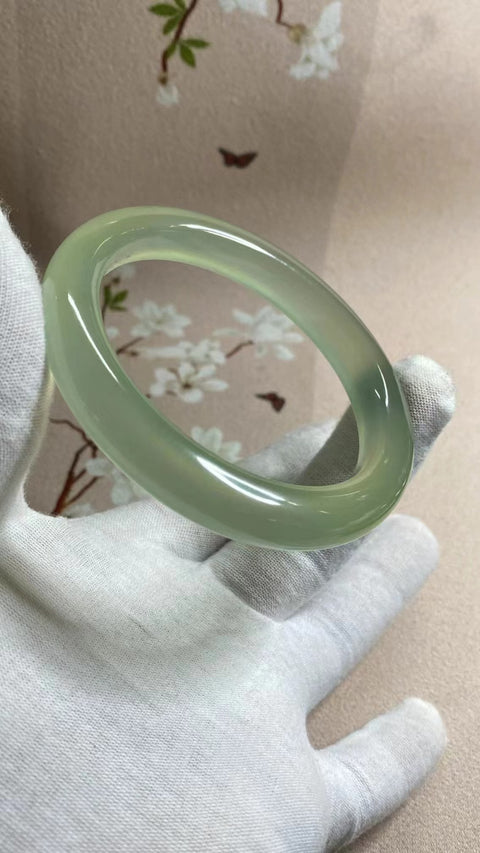 Gelang Hijau Es Giok Cui Giok Alami Ukuran 60-62mm Ukuran 61.1mm Lebar Samping 11mm & nbsp; Giok adalah pola yang muncul secara alami secara acak