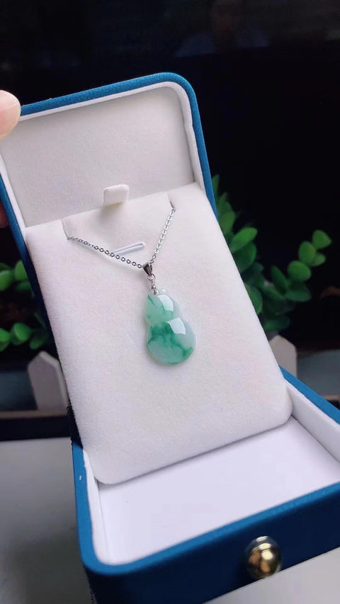 Kalung Labu Labu A-goods Jadeite Alami 925 Perak Tatahan Giok bersih dan halus serta hangat Ukuran 2.3 * 1.6 Sudah termasuk ongkos kirim dan pajak