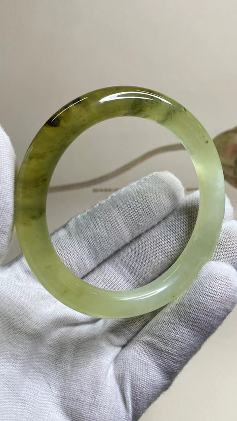 Gelang Lukisan Pemandangan Giok Cui Alami Ukuran 59-61mm Ukuran 60.4mm Lebar Sisi 9.7mm Giok semuanya terjadi secara alami Pola acak termasuk pajak pengiriman