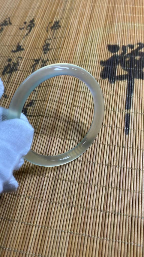 Gelang Strip Kecantikan Giok Cui Fine Jade Ukuran 51-53mm Ukuran 52.7mm Lebar 7.5mm Giok terjadi secara alami Pola acak termasuk pajak pengiriman