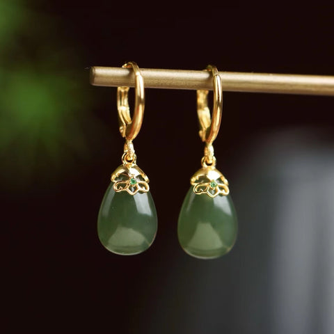 Anting-anting giok hijau giok Hetian alami 925 tatahan perak Giok bersih, halus dan hangat Termasuk ongkos kirim dan pajak