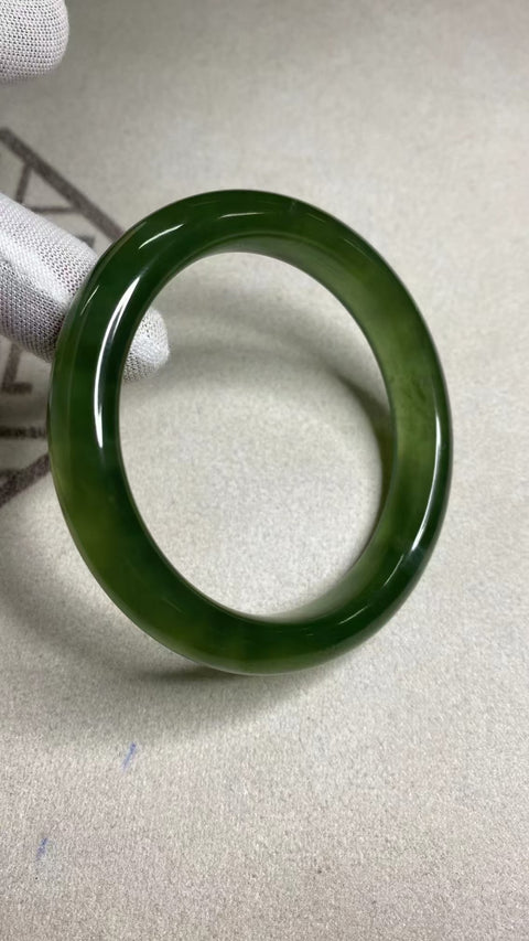 Gelang Giok Cui Giok Hijau Penuh Gelang Giok Terapung Ukuran 57-59mm Ukuran 58.9mm Lebar Samping 11.5mm Batu giok semuanya muncul secara alami Pola acak Termasuk ongkos kirim dan pajak.