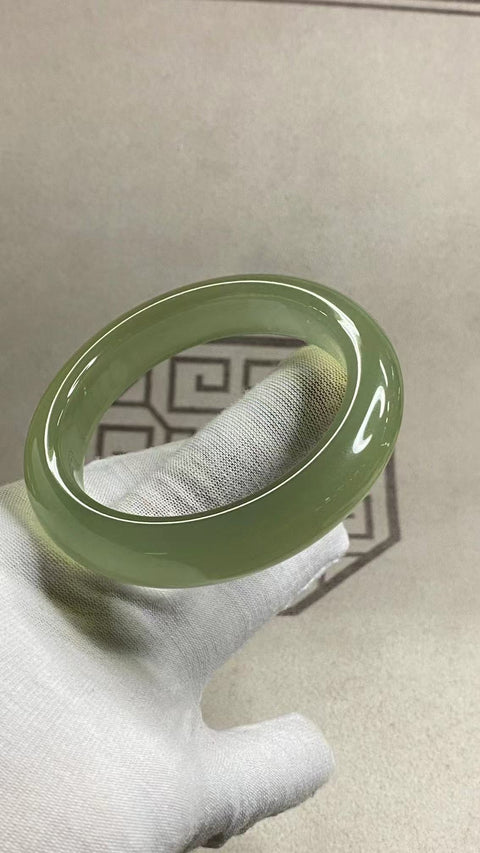 Gelang Giok Cui Halus Ukuran 58-60mm Ukuran 59.5mm Lebar 13.8mm Giok terjadi secara alami Pola acak termasuk pajak pengiriman