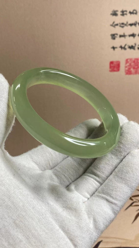 Gelang Hijau Es Giok Cui Giok Alami Ukuran 59-61mm Ukuran 60.5mm Lebar Sisi 12.1mm Giok terjadi secara alami Pola acak termasuk pajak pengiriman