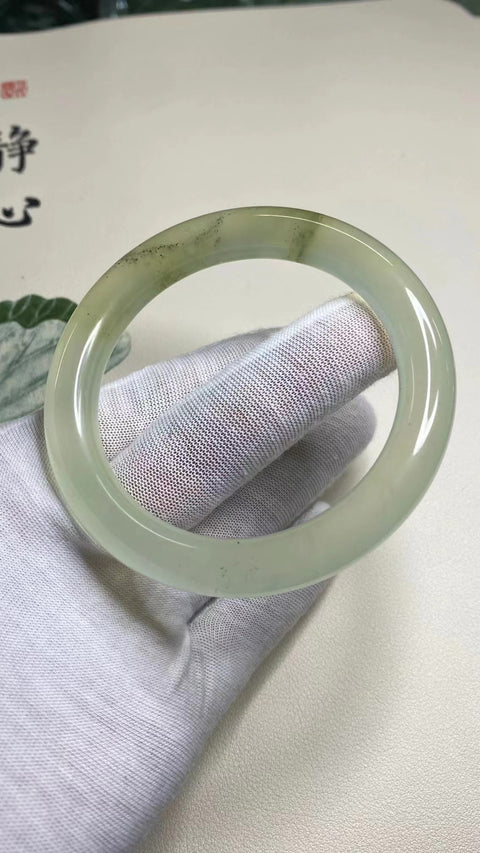 Gelang Warna Es Batu Giok Cui Alami Ukuran 60-62mm Ukuran 61.2mm Lebar Sisi 10.9mm Batu giok terjadi secara alami Pola acak Termasuk Pajak Pengiriman