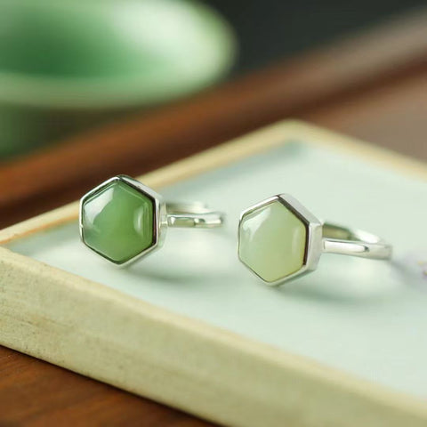 🌸【Cincin Hexagon】 Hexagon Giok Hetian Alami, warna cerah dan hidup, bertatahkan perak sterling untuk retensi warna yang tahan lama, termasuk biaya pengiriman dan pajak
