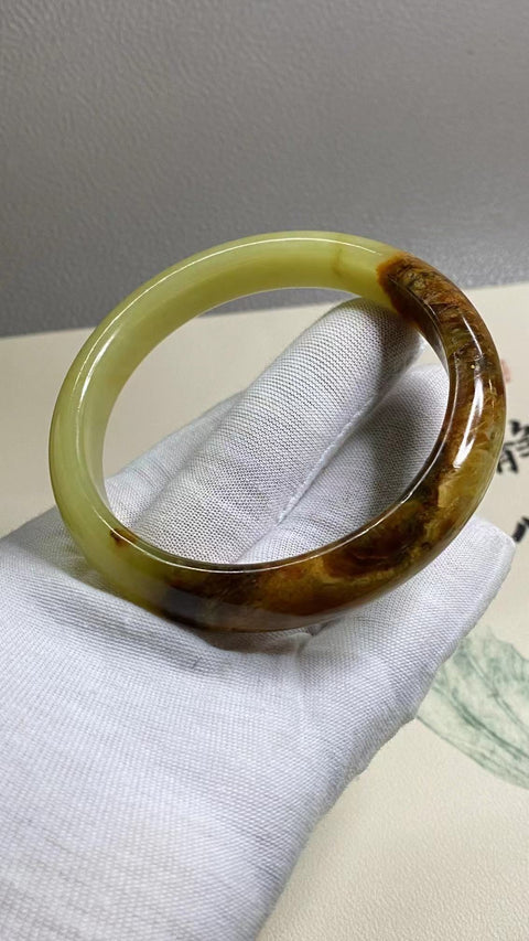 Gelang Giok Bunga Giok Cui Giok Alami Ukuran 64-66mm Ukuran 65.2mm Lebar Sisi 12.6mm Giok terjadi secara alami Pola acak Pengiriman dan pajak sudah termasuk.