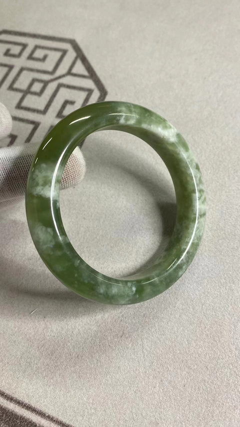 Gelang Gelang Cui Jade Tsingti Milkcap Ukuran 57-59mm Ukuran 58.7mm Lebar Sisi 13.5mm Giok terjadi secara alami Pola acak Termasuk Pajak Pengiriman