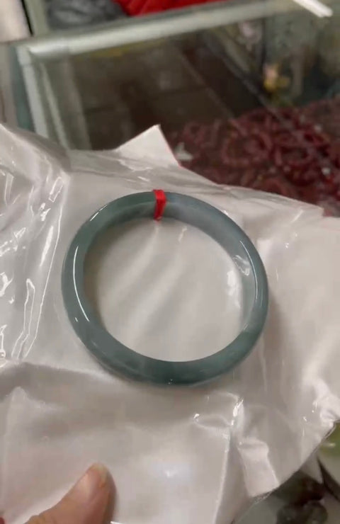 Gelang air biru giok alami khusus, bahan lubang tua, bagian bawah halus dan hangat, indah di tangan, kaliber 62mm Giok kaliber 62mm adalah pola acak yang terjadi secara alami Termasuk pajak pengiriman