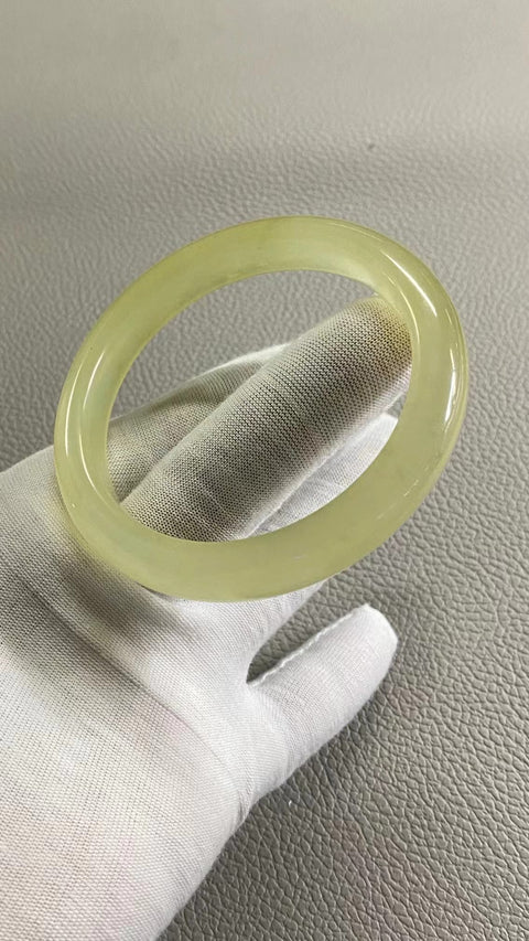 Gelang Air Madu Giok Cui Giok Alami Ukuran 59-61mm Ukuran 60.5mm Lebar Sisi 11.4mm Giok semuanya terjadi secara alami Pola acak termasuk pajak pengiriman