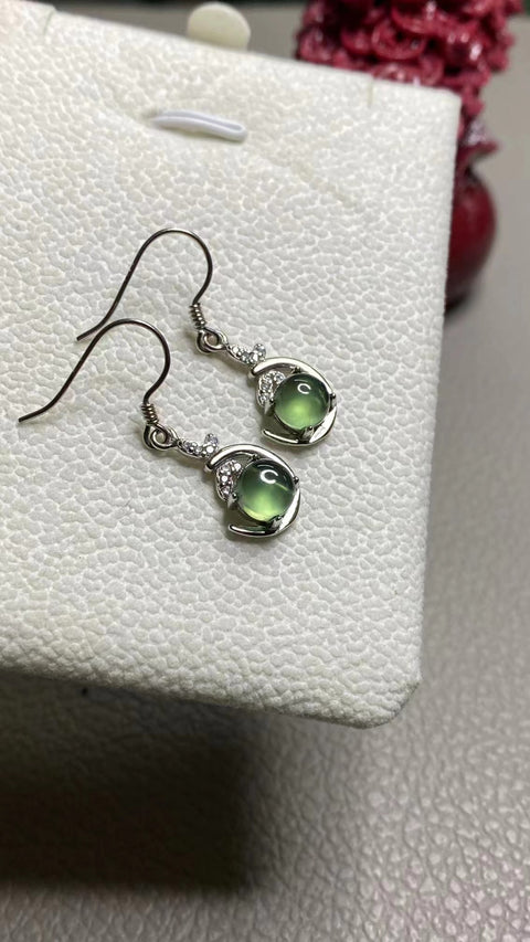 Anting Giok Alami dari Perak 925 Ukuran 6mm Giok bersih dan halus Sudah termasuk ongkos kirim dan pajak.
