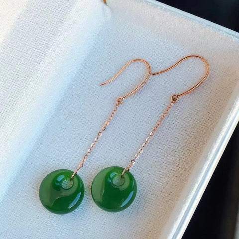 Kait telinga jasper alami dengan warna hijau yang kaya emas 18 karat ukuran 12mm sudah termasuk pajak pengiriman.