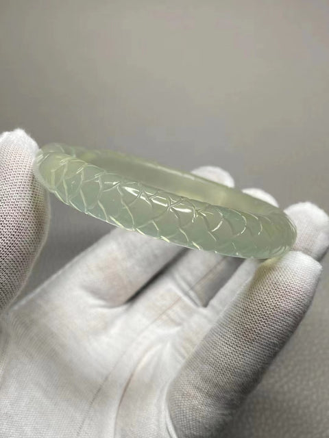 Gelang Giok Cui Berukir Alami Ukuran 58-60mm Ukuran 59.6mm Lebar Sisi 11mm Giok adalah batu giok yang terbentuk secara alami Pola acak Pengiriman dan pajak sudah termasuk.