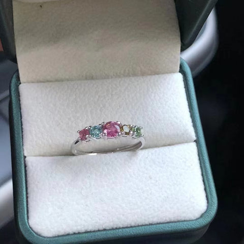 Cincin turmalin alami dengan warna permen yang terbuat dari perak 925 dengan kristal berwarna yang indah dan ukuran yang longgar, api yang luar biasa, gaya yang indah, sudah termasuk ongkos kirim dan pajak.