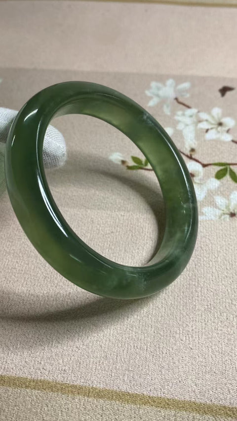 Gelang Giok Cui Alami Ukuran 61-63mm Ukuran 62.3mm Lebar Sisi 14.5mm Giok terjadi secara alami Pola acak Termasuk pajak pengiriman.
