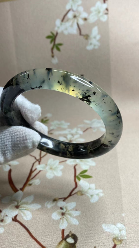 Gelang Tinta Giok Cui Alami Ukuran 56-58mm Ukuran 57.8mm Lebar Sisi 11.6mm Giok terjadi secara alami Pola acak Pengiriman dan pajak sudah termasuk.