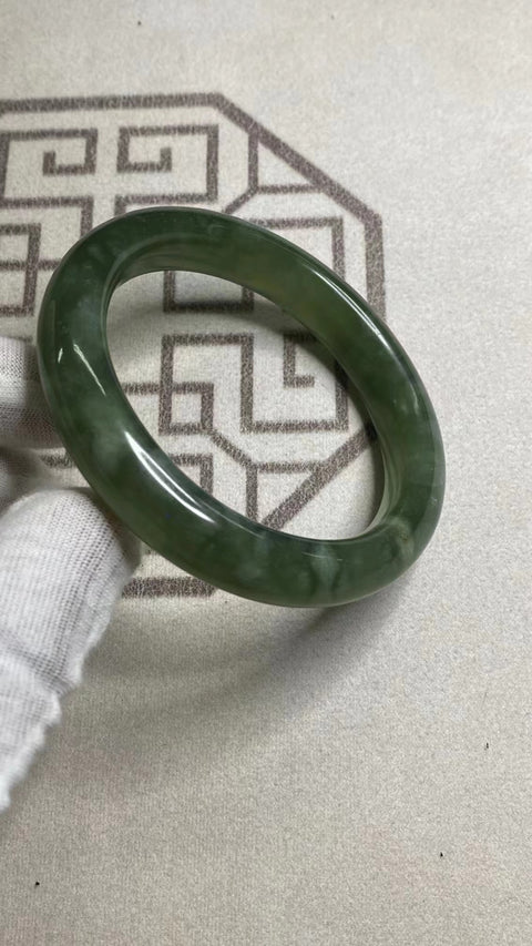 Gelang Hijau Penuh Giok Cui Giok Alami Ukuran 62-64mm Ukuran 63.5mm Ukuran 13.5mm Giok semuanya terjadi secara alami Pola acak termasuk pajak pengiriman