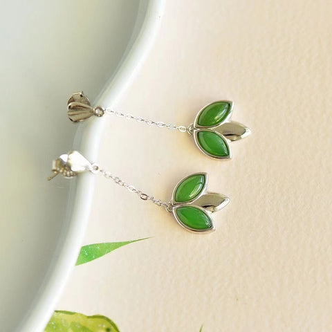 Anting-Anting Tetesan Daun Mata Kuda Jasper Alami 925 Perak Setting Giok bersih dan halus Sudah termasuk ongkos kirim dan pajak.