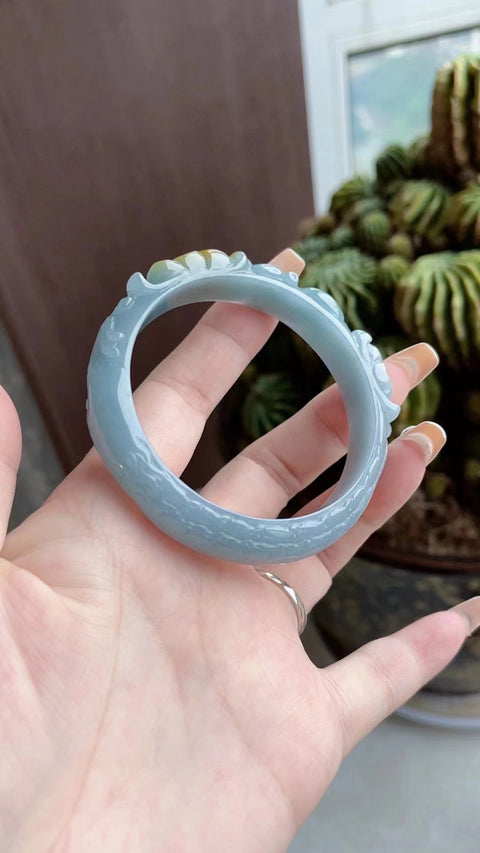 Gelang barang dari batu giok alami Ukiran yang indah Bahan lubang tua Bagian bawah halus dan hangat Ukuran 55mm Batu giok terjadi secara alami Pola acak Termasuk pajak pengiriman