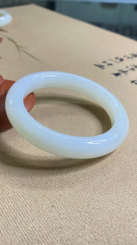 Gelang Giok Cui Alami Ukuran 57-59mm Ukuran 58.8mm Lebar Sisi 12.3mm Giok terjadi secara alami Pola acak Pajak pengiriman sudah termasuk.