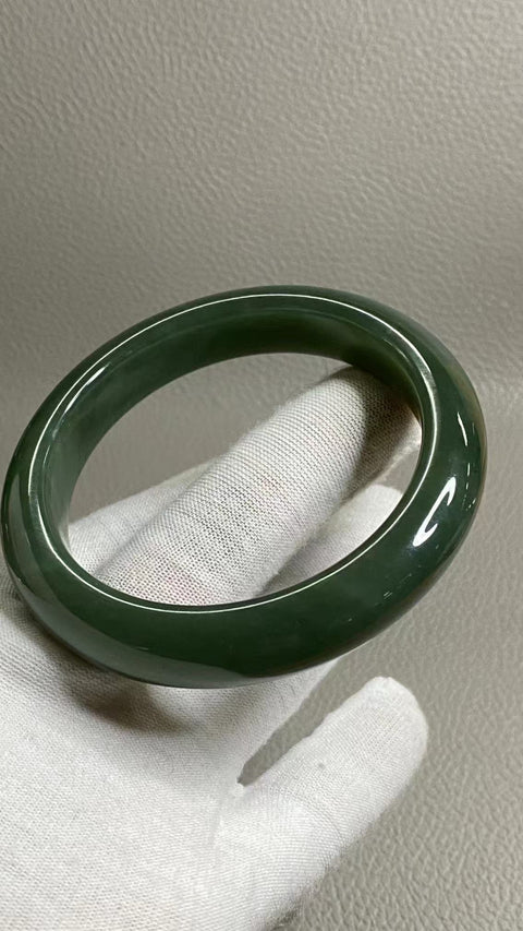 Gelang Giok Cui Alami Ukuran 59-61mm Ukuran 60.4mm Lebar Sisi 13.7mm Giok semuanya alami, Anda menghasilkan pola secara acak