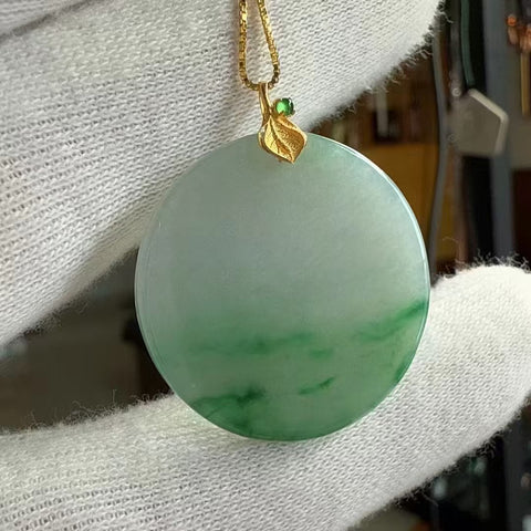 Kalung Tembus Es Giok Alami Jadeite a-barang Kalung Tembus Es 18k Pengaturan Emas 18k Pencocokan Rantai Perak 925 Ukuran 27.2 * 2.7mm Termasuk Pajak Pengiriman