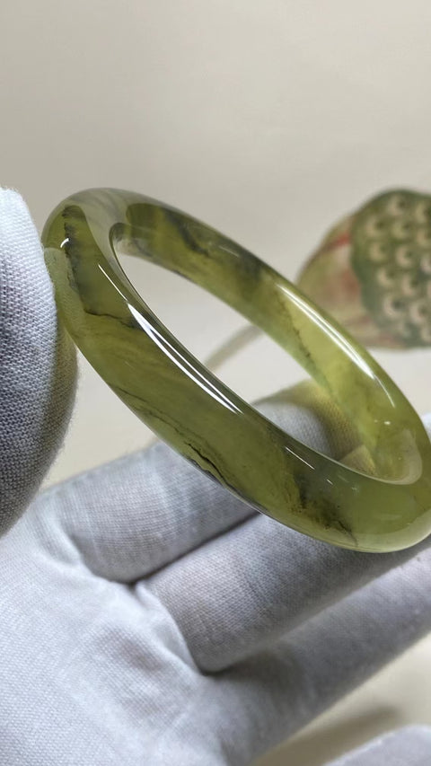 Gelang Lukisan Pemandangan Giok Cui Alami Ukuran 54-56mm Ukuran 55.5mm Lebar Sisi 10.7mm Giok terjadi secara alami Pola acak termasuk pajak pengiriman